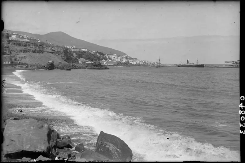 Vista parcial desde la playa de Las Olas